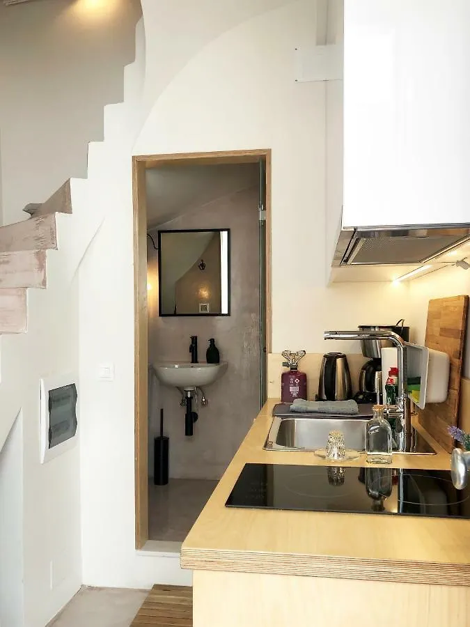 Sunny Micro-Loft Apartment With Outdoor Lounge Bendevís Grèce