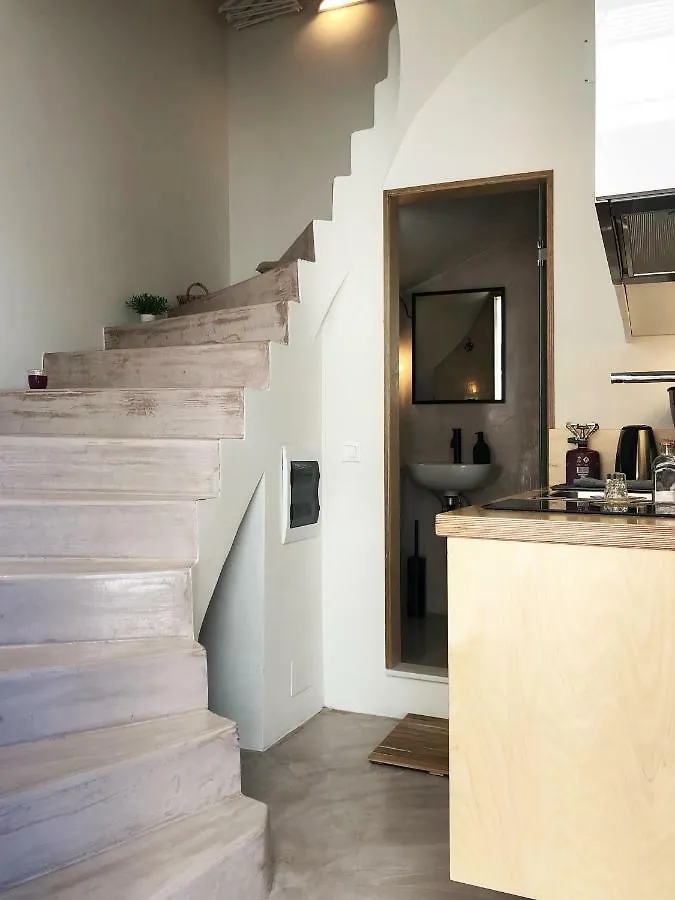 Sunny Micro-Loft Apartment With Outdoor Lounge Bendevís