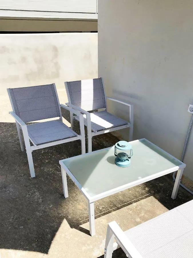 Sunny Micro-Loft Apartment With Outdoor Lounge Bendevís